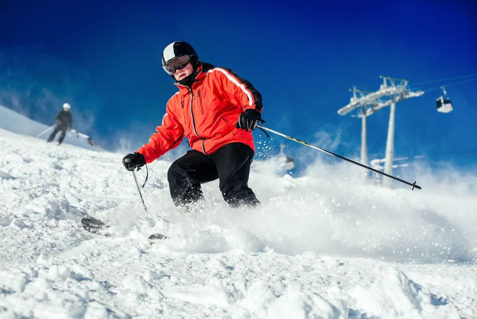 La SETH recomienda hidratarse, usar ropa holgada y botas adecuadas para los deportes de invierno