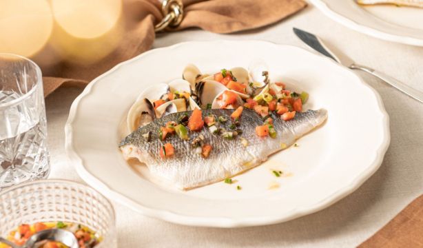 Receta de lubina con vinagreta y almejas