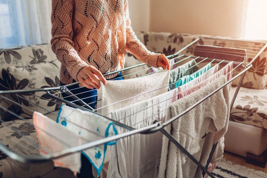 El truco para secar la ropa más rápido en casa durante el invierno