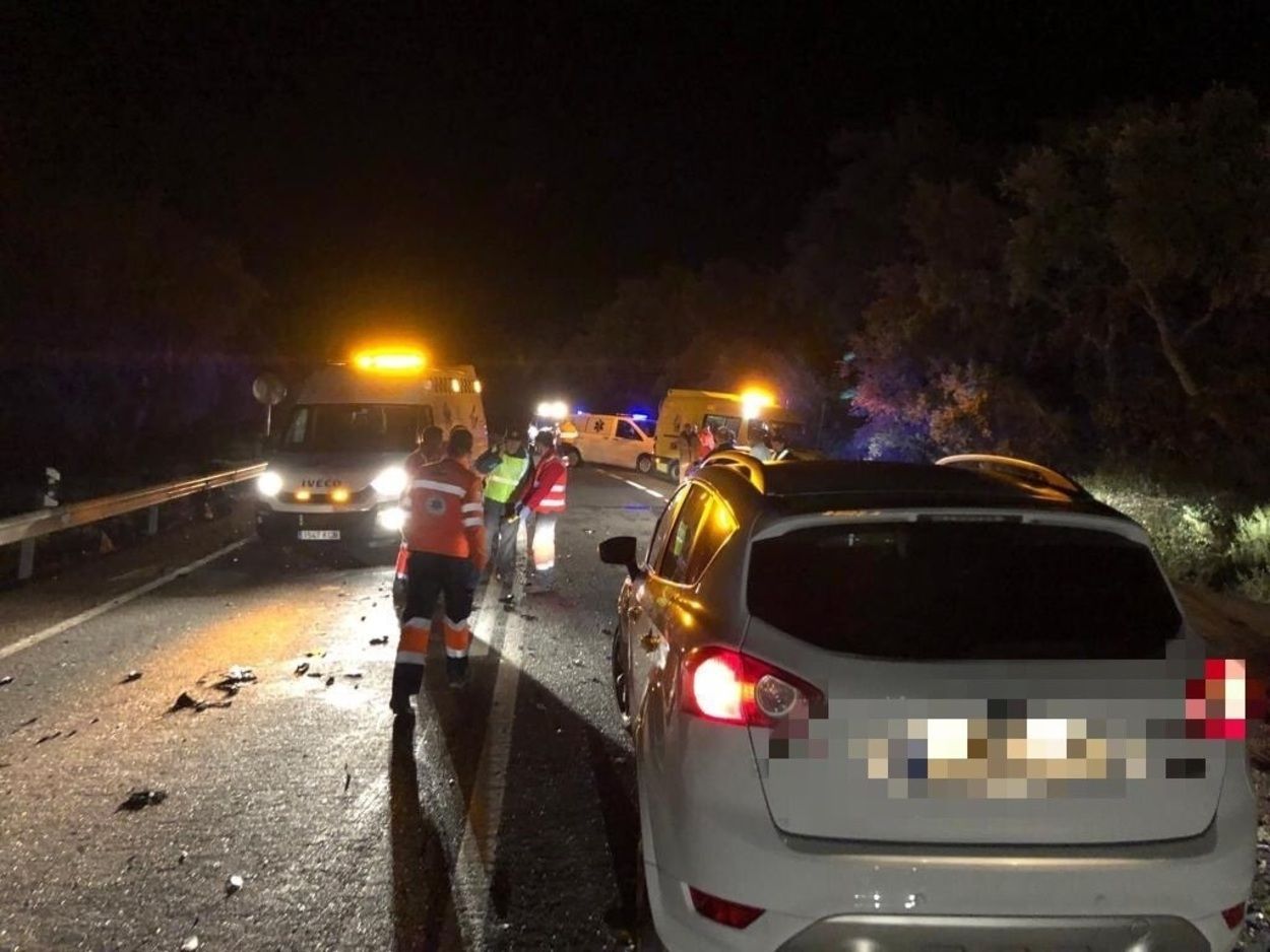 Mueren dos jóvenes de 19 y 23 años al chocar contra un árbol en Montblanc