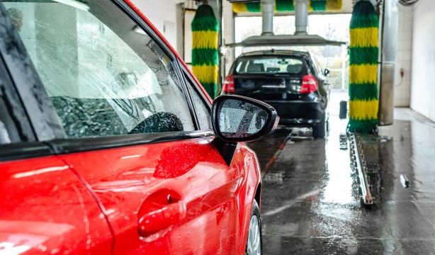Fallece un hombre tras quedar atrapado en un túnel de lavado de coche. Foto: Bigstock