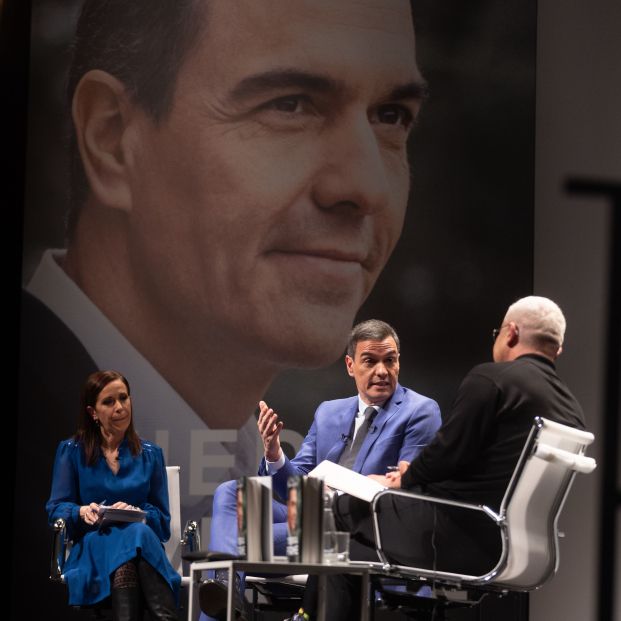 Sánchez bromea sobre el mediador y ve "extraordinariamente graves" las palabras de Abascal sobre él Sánchez bromea sobre el mediador y ve "extraordinariamente graves" las palabras de Abascal sobre él