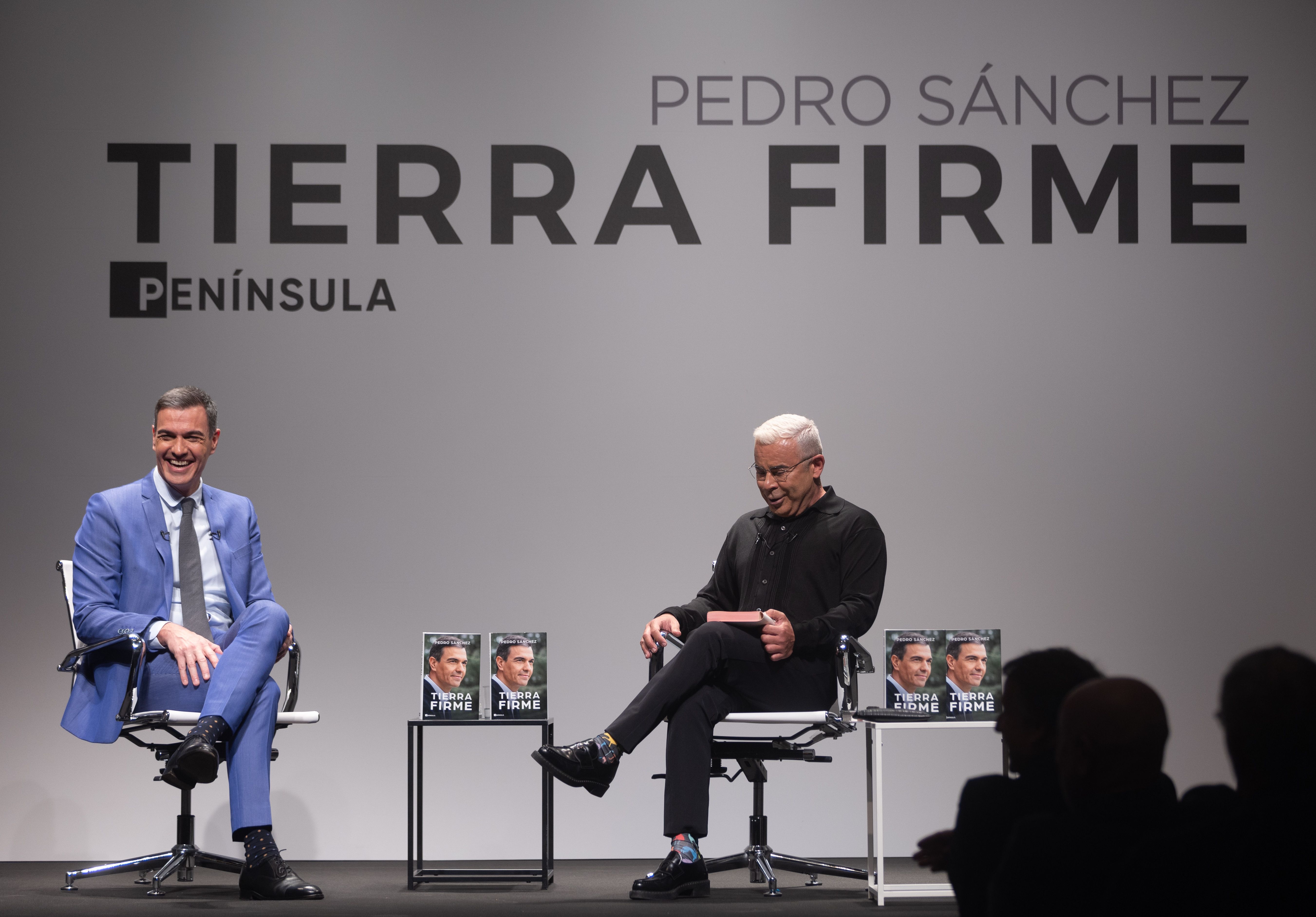 Sánchez bromea sobre el mediador y ve "extraordinariamente graves" las palabras de Abascal sobre él