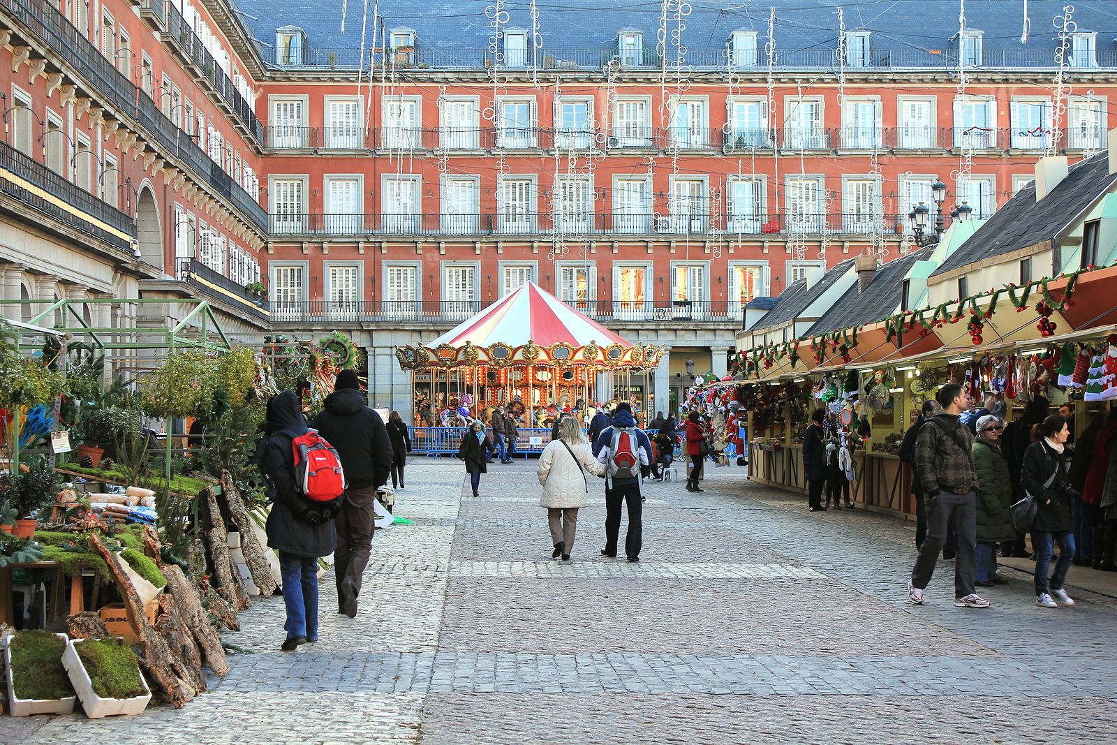 Madrid da a conocer sus tradiciones y comercios centenarios con cuatro rutas navideñas accesibles