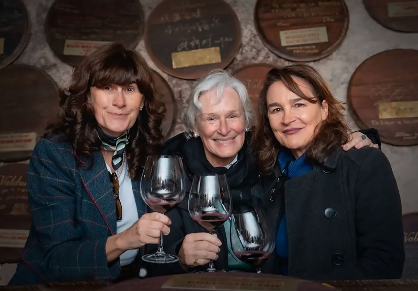 Glenn Close, nueva social de Honor de la membresía 'La Tenada de Valduero', junto a Yolanda y Carolina Valduero VALDUERO Glenn Close, nueva social de Honor de la membresía 'La Tenada de Valduero', junto a Yolanda y Carolina Valduero VALDUERO