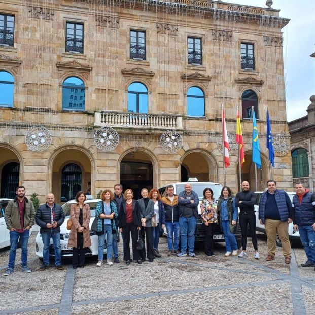 Taxis solidarios llevarán a personas mayores a ver las luces de Navidad. Foto: Europa Press