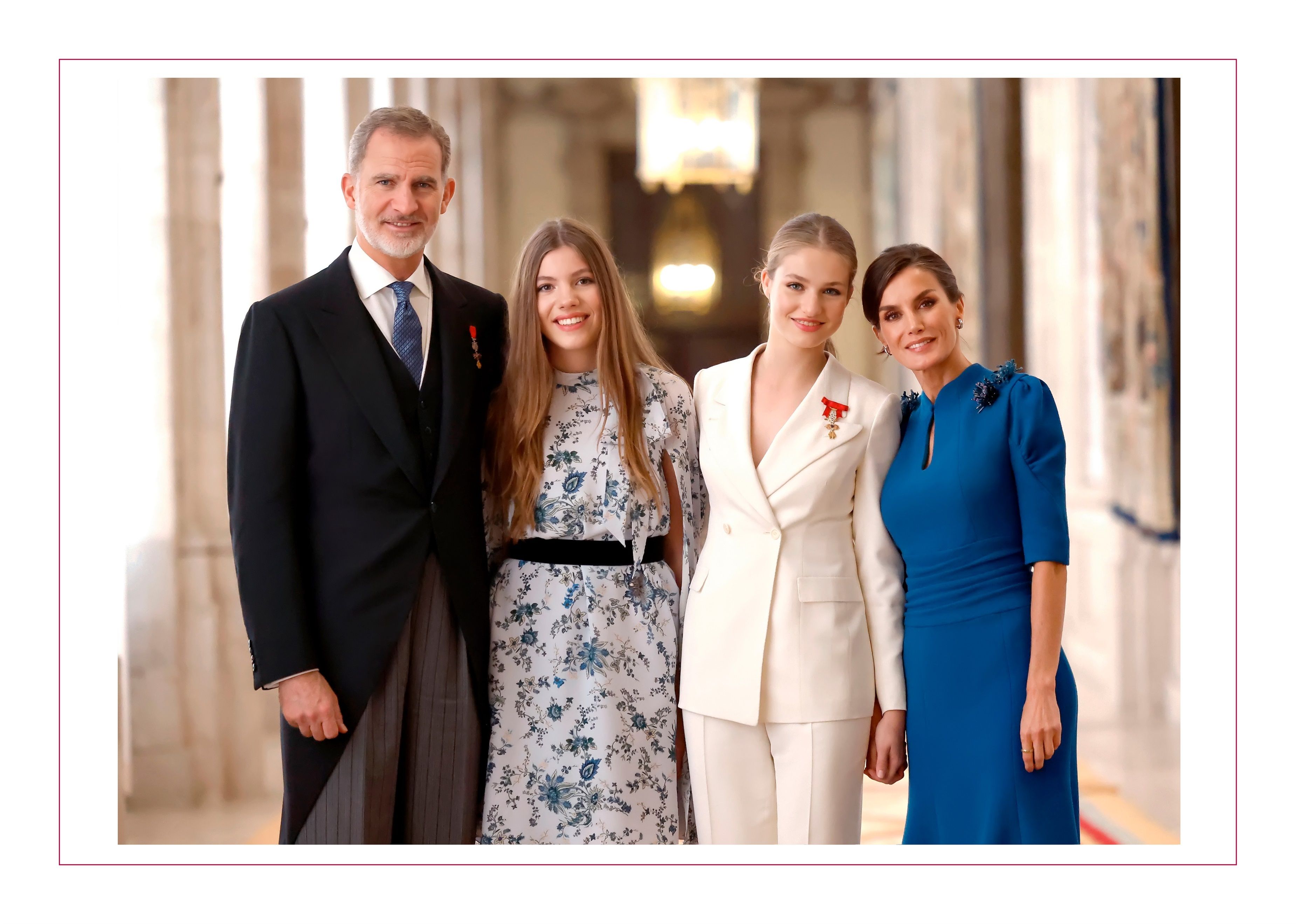 La Familia Real felicita la Navidad con una foto del día de la jura de la Constitución de Leonor
