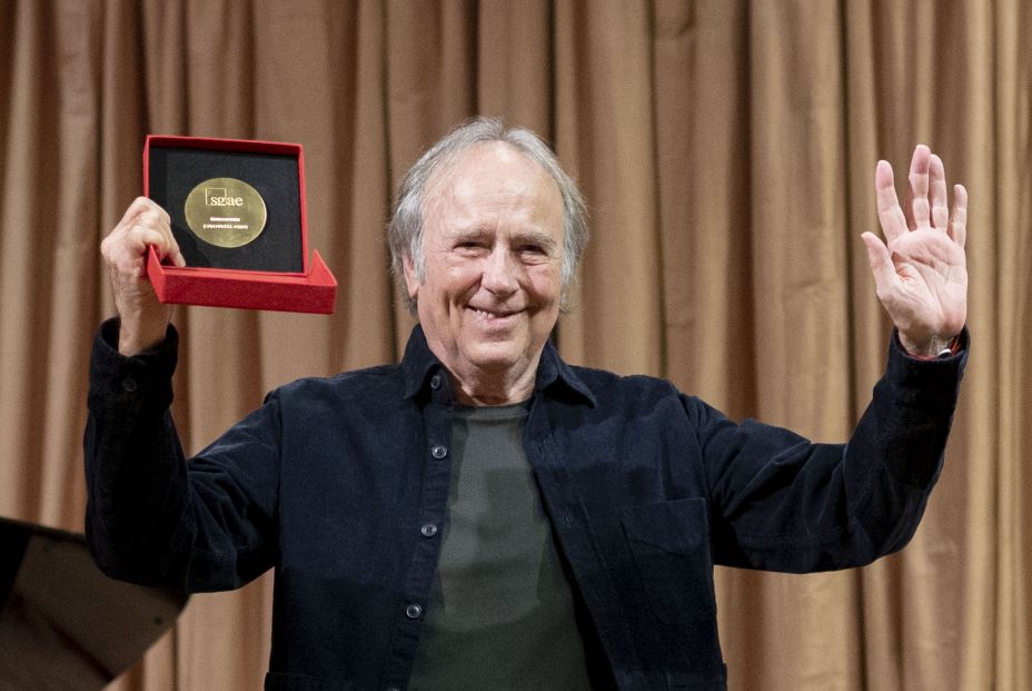 Serrat recibe la medalla de honor de la SGAE