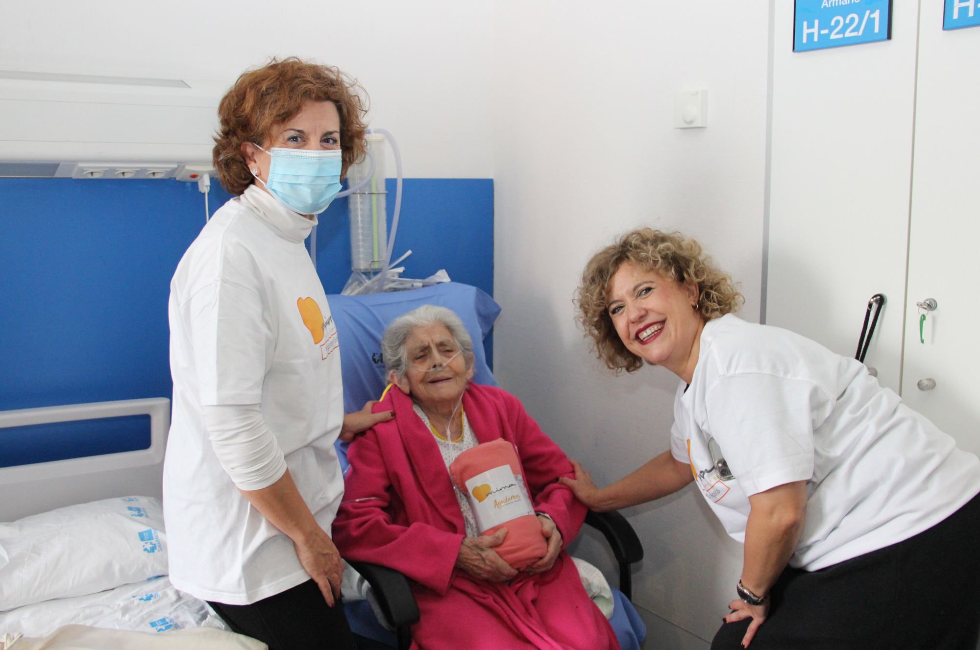 La iniciativa 'Ningún mayor sin regalos' cumple 9 años acompañando a mayores hospitalizados La iniciativa 'Ningún mayor sin regalos' cumple 9 años acompañando a mayores hospitalizados