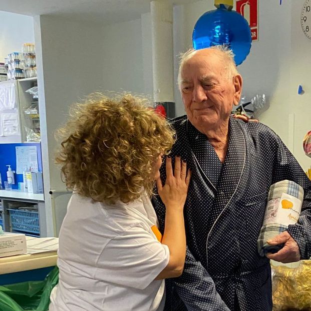 La iniciativa 'Ningún mayor sin regalos' cumple 9 años acompañando a mayores hospitalizados La iniciativa 'Ningún mayor sin regalos' cumple 9 años acompañando a mayores hospitalizados