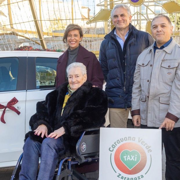 Taxis solidarios llevarán a personas mayores a ver las luces de Navidad. Foto: Europa Press