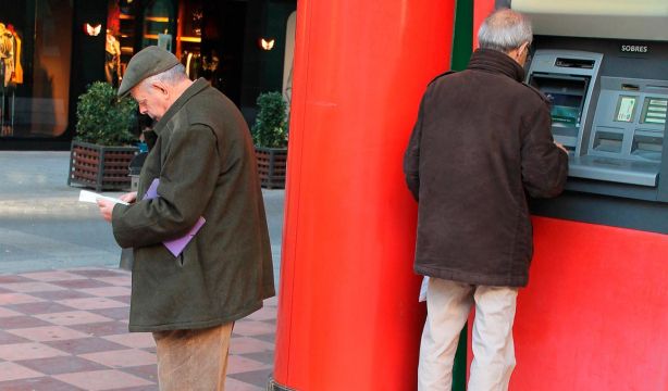 Pago de las pensiones en diciembre de 2023: ¿cuál es la fecha de cobro en cada banco?