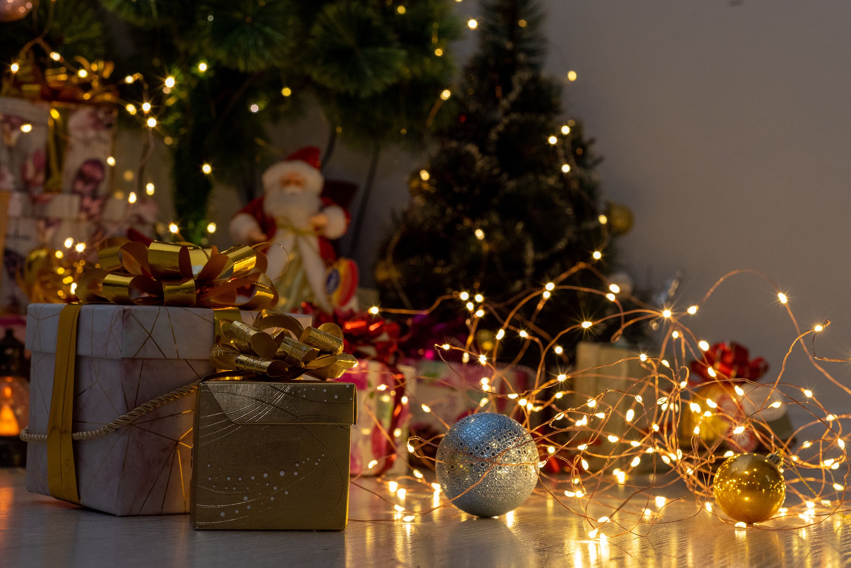 ¿Cómo evitar accidentes con la decoración de Navidad? Foto: BIgstock