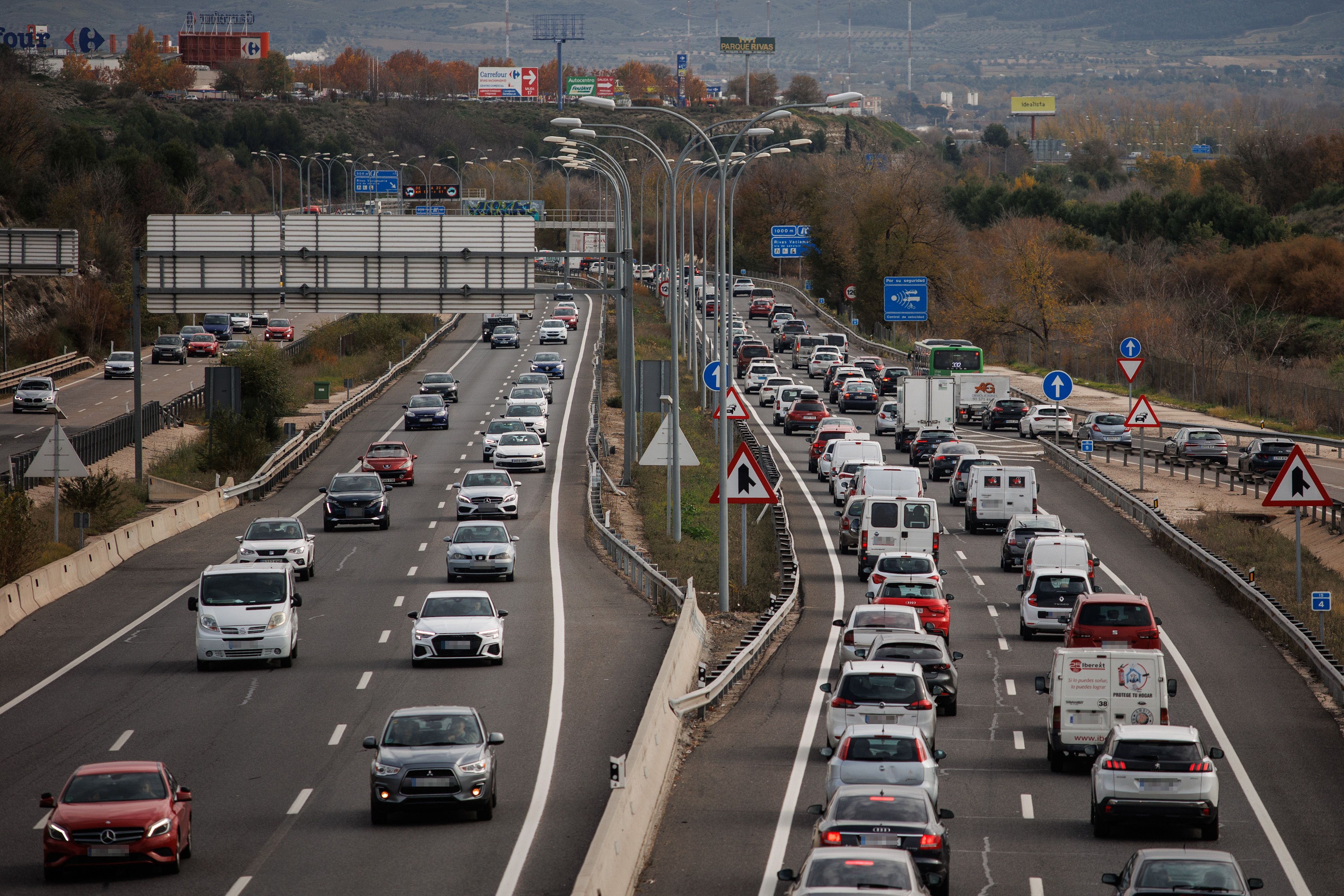 La DGT aclara qué son los carriles trenzados y cómo hay que circular por ellos