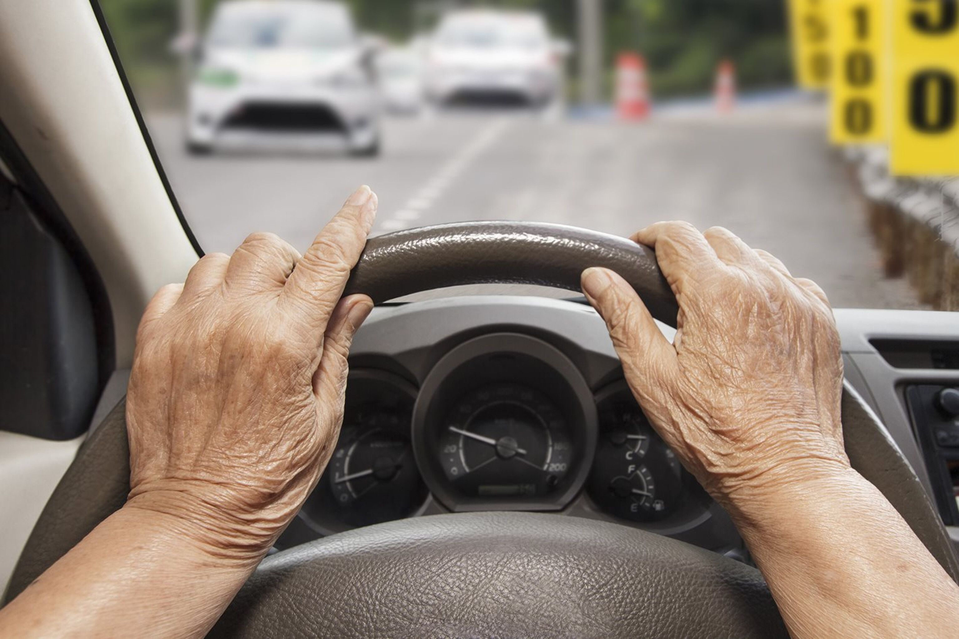 Eligiendo el coche ideal para un jubilado en 2024: beneficios fiscales y consideraciones especiales