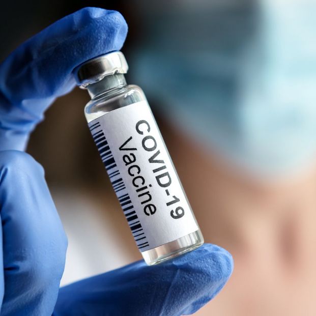 Experto recomienda vacunarse frente al Covid-19: "Un 20% de la población puede tener complicaciones"