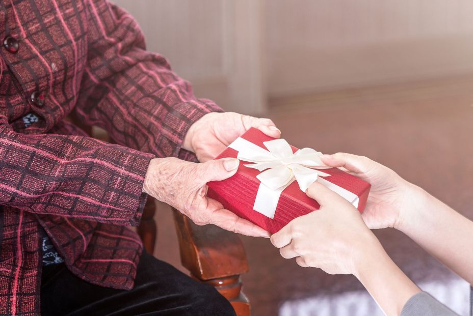 La reacción viral de una mujer de 97 años al regalo de su nieta: "Al Bershka me la voy a llevar". Foto: BIgstock La reacción viral de una mujer de 97 años al regalo de su nieta: "Al Bershka me la voy a llevar". Foto: BIgstock