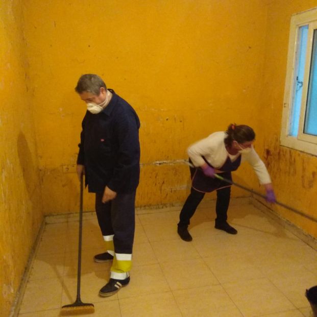 Limpiando y repparando viviendas Limpiando y repparando viviendas