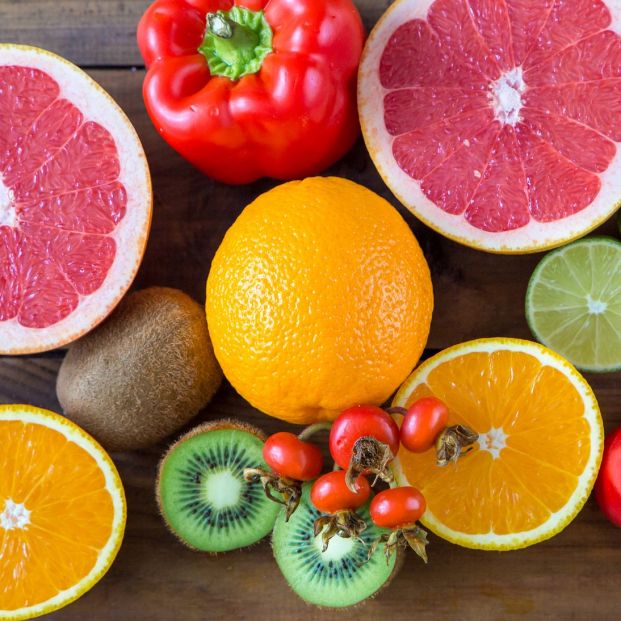 La carencia de vitamina C origina el escorbuto