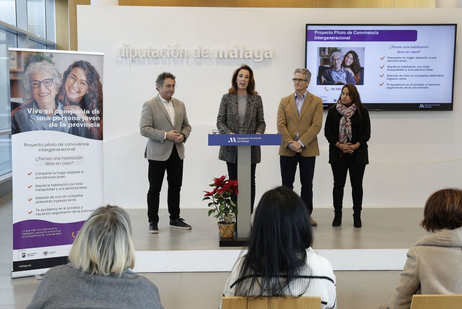 Proyecto pionero en Málaga para que jóvenes de pueblos y mayores de 55 años compartan piso Proyecto pionero en Málaga para que jóvenes de pueblos y mayores de 55 años compartan piso