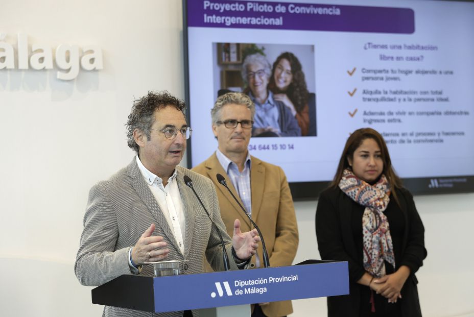 Proyecto pionero en Málaga para que jóvenes de pueblos y mayores de 55 años compartan piso Proyecto pionero en Málaga para que jóvenes de pueblos y mayores de 55 años compartan piso