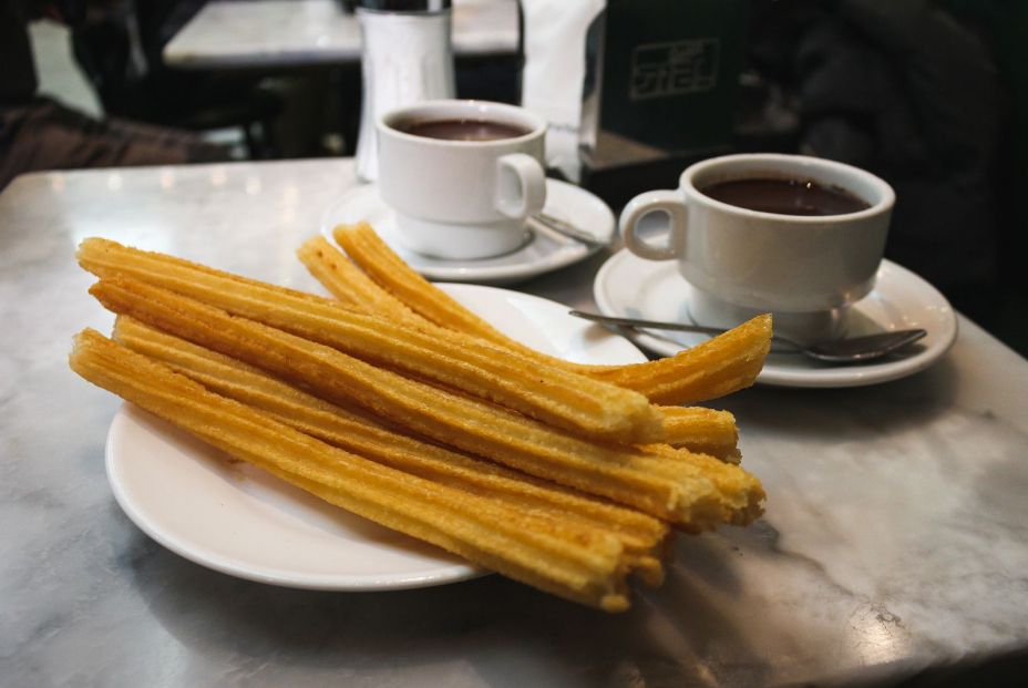 De ruta tras los postres madrileños imprescindibles en Navidad: del Roscón a los dulces de convento. Foto: bigstock