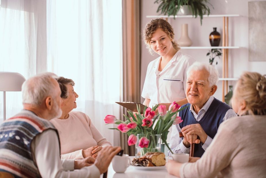 Actividades para facilitar la socialización en residencias y  hogares durante la Navidad