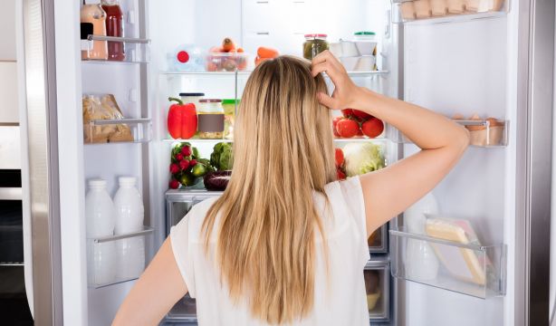 ¿Cómo ahorrar energía con el frigorífico? Los errores más habituales que debemos evitar. Foto: Bigstock