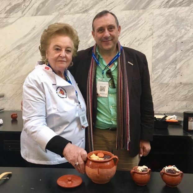 Cocido de garbanzos con manitas de cerdo y la receta de la olla morateña (con el secreto del chef)