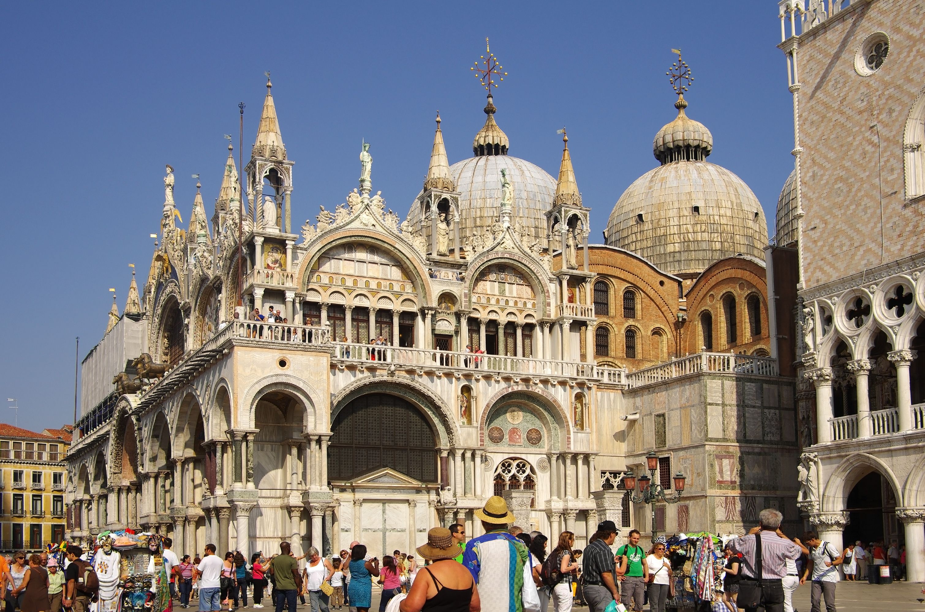 Venecia pone coto al turismo de masas: prohíbe grupos de más de 25 personas y el uso de altavoces