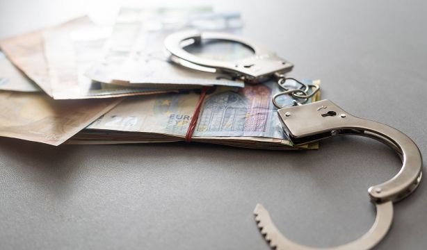 Estafa en una residencia: 200.000 euros y seguros de vida a nombre del gerente y una cuidadora