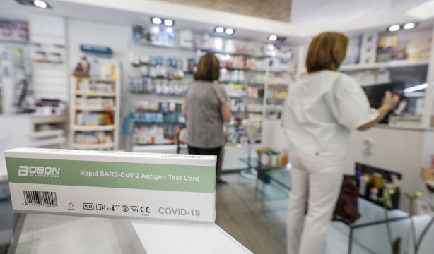 La venta de test de Covid y gripe se dispara un 60% en una semana
