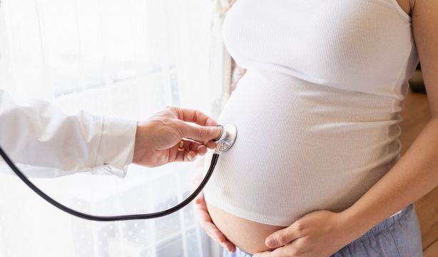 ¿Cuáles son los límites de edad para acceder a los tratamientos de fertilidad en España? Hábitos como baños calientes y no descansar afectan a la fertilidad, según Fertilab Barcelona.