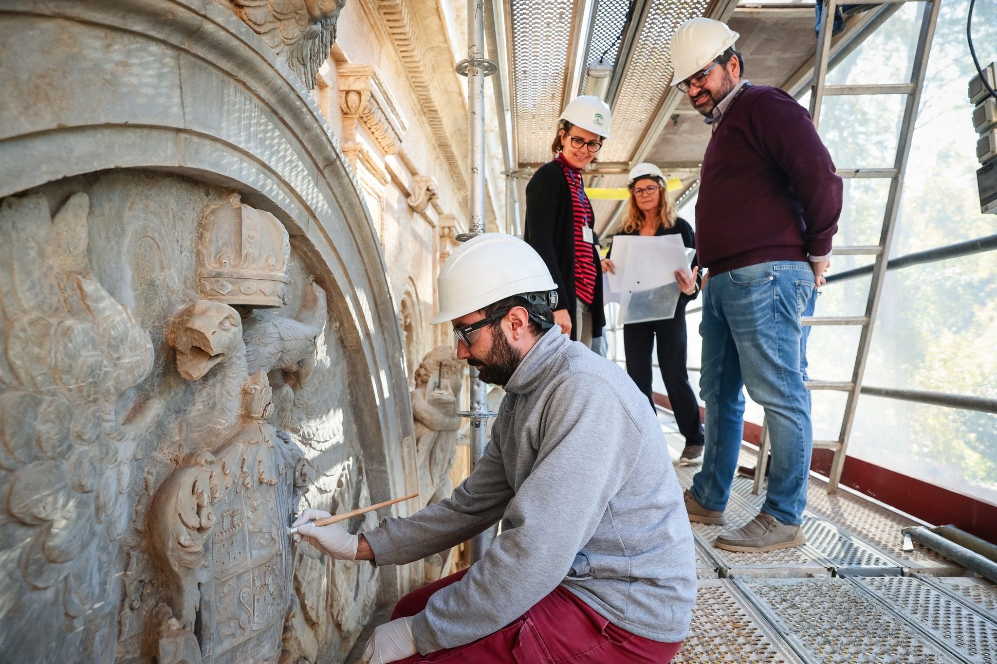 El pilar de Carlos V de la Alhambra lucirá restaurado en primavera