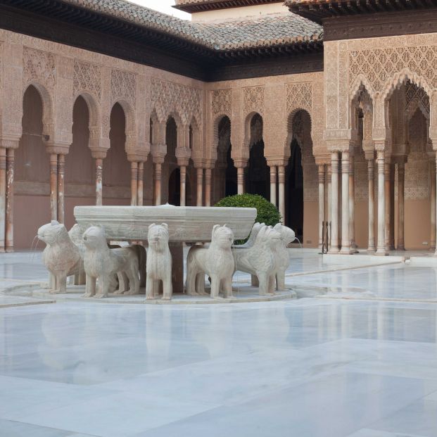 El Patronato de la Alhambra emprende la restauración del pilar de Carlos V (EuropaPress)