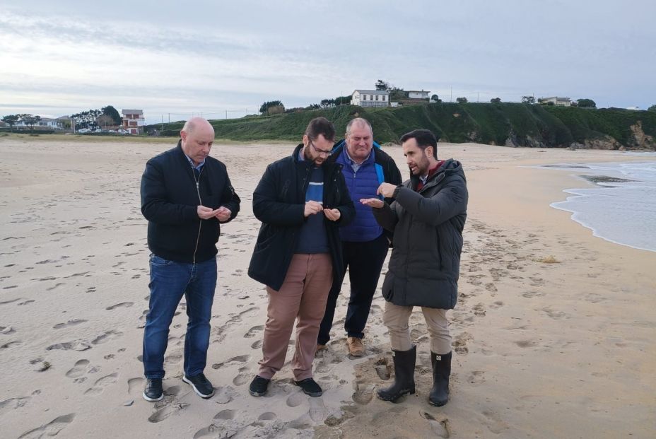 Los pellets de plástico llegan a Asturias, que sube al nivel 2 el plan de contaminación marina