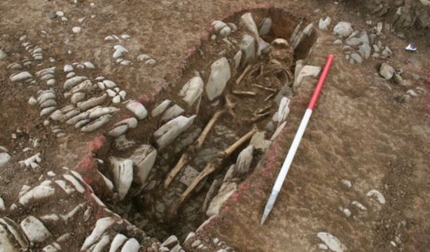 Encuentran evidencias de banquetes en los restos de un cementerio medieval en Gales