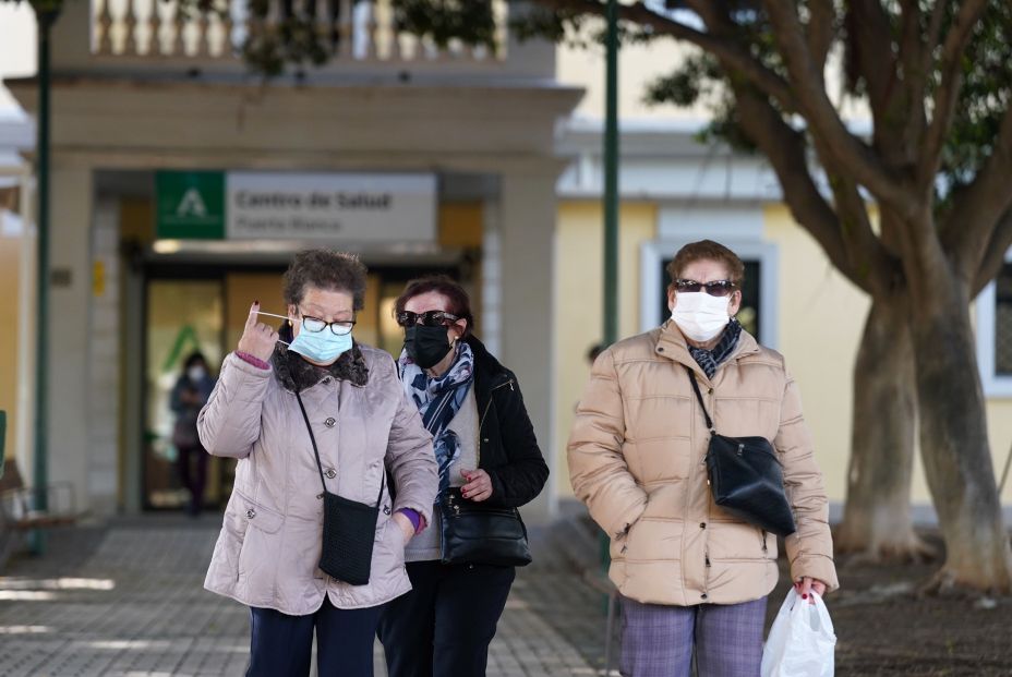 EuropaPress 5679411 varias personas utilizan mascarilla centro salud 10 enero 2024 malaga