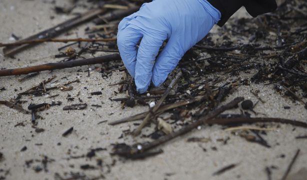 Llegan a Canarias restos del vertido de pélets