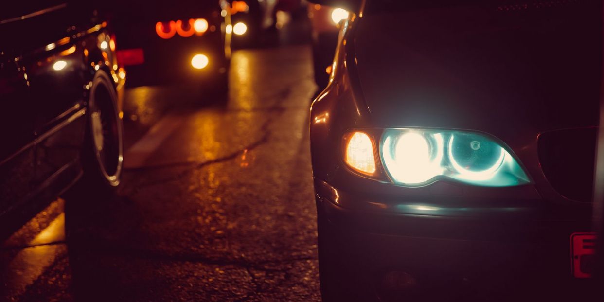 Conoces los 5 tipos de luces de un vehículo?
