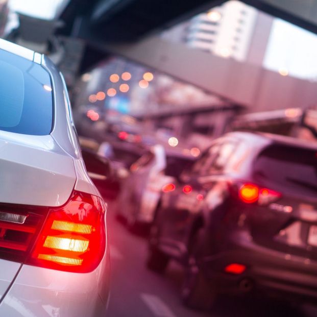 ¿Conoces los tipos diferentes de luces que hay en el coche y cuándo usar cada una de ellas?