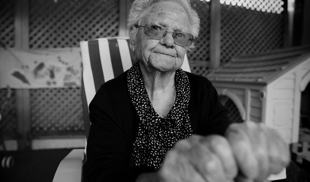 'La Abuela', un homenaje a la última generación de un mundo que ya no existe