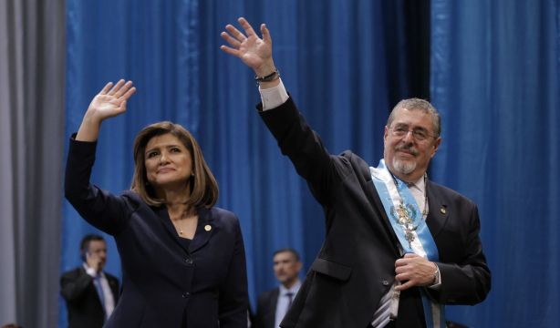 Bernardo Arévalo, investido presidente de Guatemala tras una jornada caótica y de mucha tensión