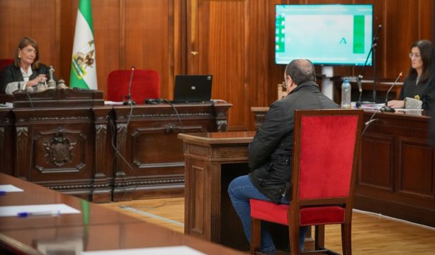 El acusado de dejar morir a su madre dice que estaba "sobrepasado" tras 12 años cuidándola solo
