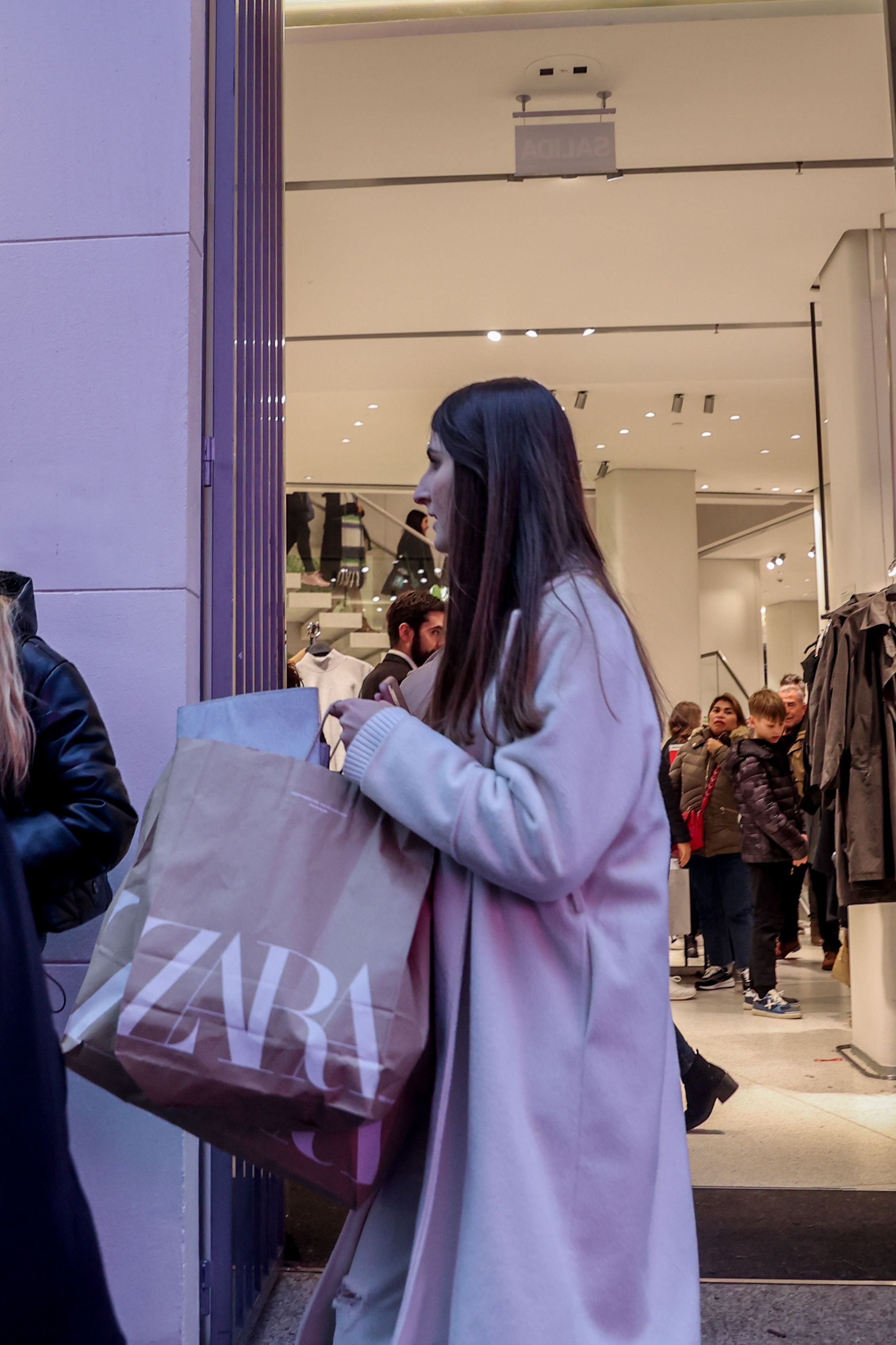 El truco de una trabajadora de Zara para conseguir las prendas agotadas en las rebajas