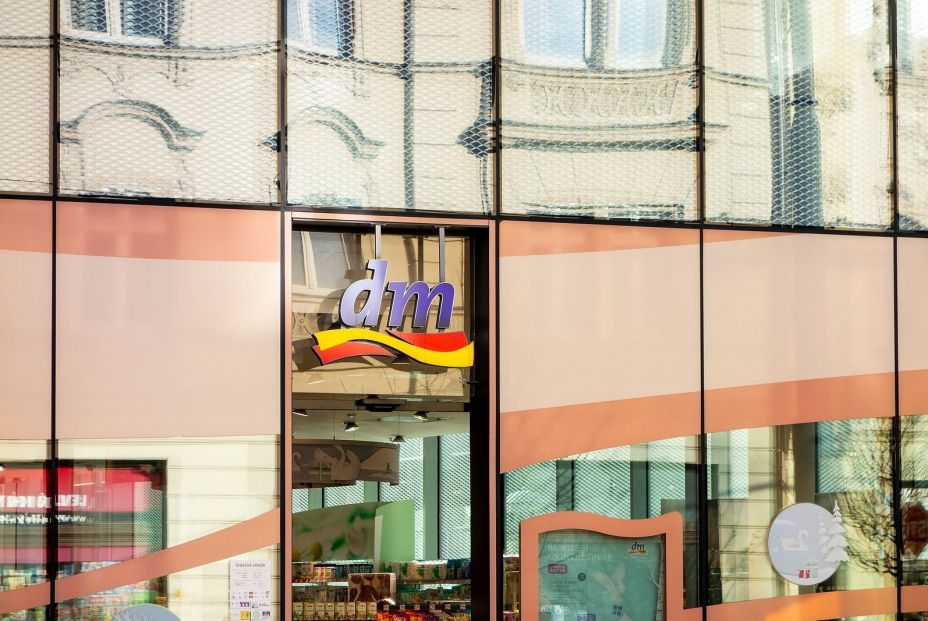 Carritos de la compra con lupa: así se adaptan a los clientes sénior en Alemania Carritos de la compra con lupa: así se adaptan a los clientes sénior en Alemania