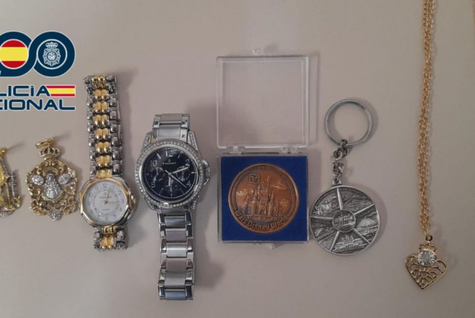 Detenidos por robar joyas a mayores para los que trabajaban y venderlas por 140.000 euros