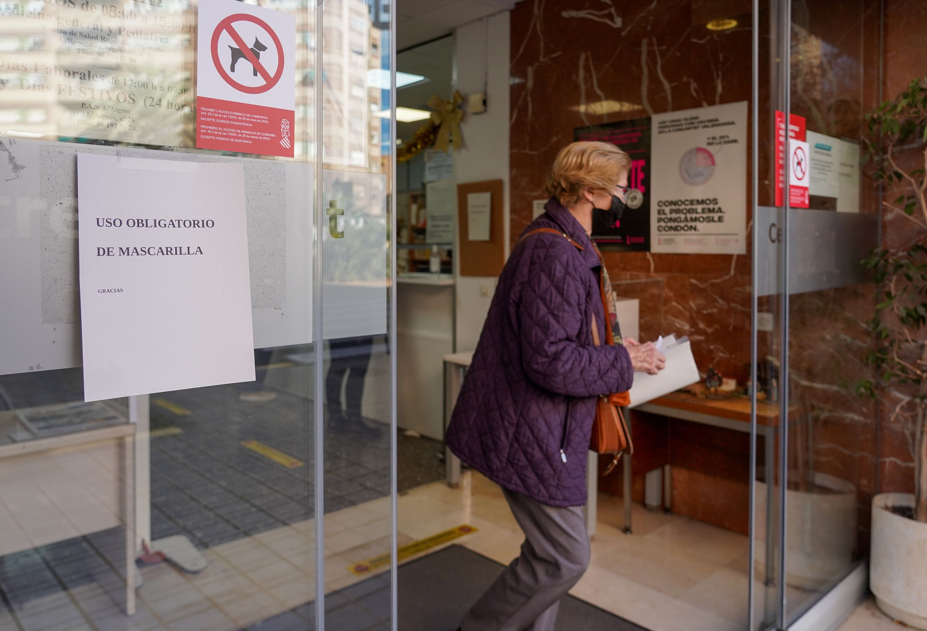 La primera comunidad que elimina la obligación de la mascarilla en centros sanitarios