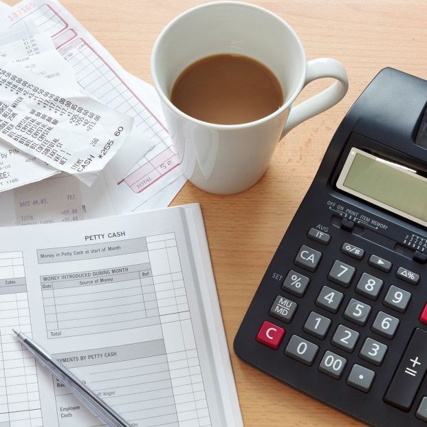El pago de la vivienda, los suministros y los alimentos ocupan el 74% de los ingresos mileuristas (bigstock) El pago de la vivienda, los suministros y los alimentos ocupan el 74% de los ingresos mileuristas (bigstock)