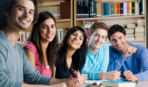 Un estudio muestra que los jóvenes confían menos en la ciencia que los mayores
